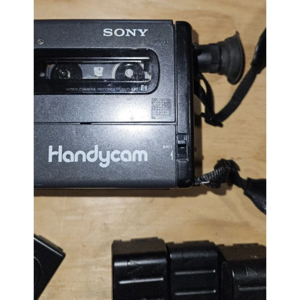 Sony Handycam CCD-F40 Video8 Camcorder w/ Manual Battery Powers On PART REPAIR